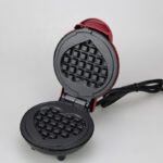 Mini Waffle Maker Waffle Home Children'S Breakfast Machine Portable Electric Baking Pan Light Food Machine - Image 2